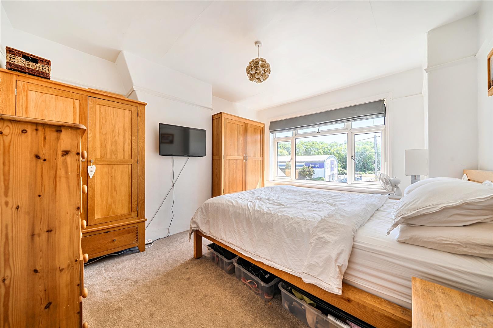 Chalfont, Bath Road, 